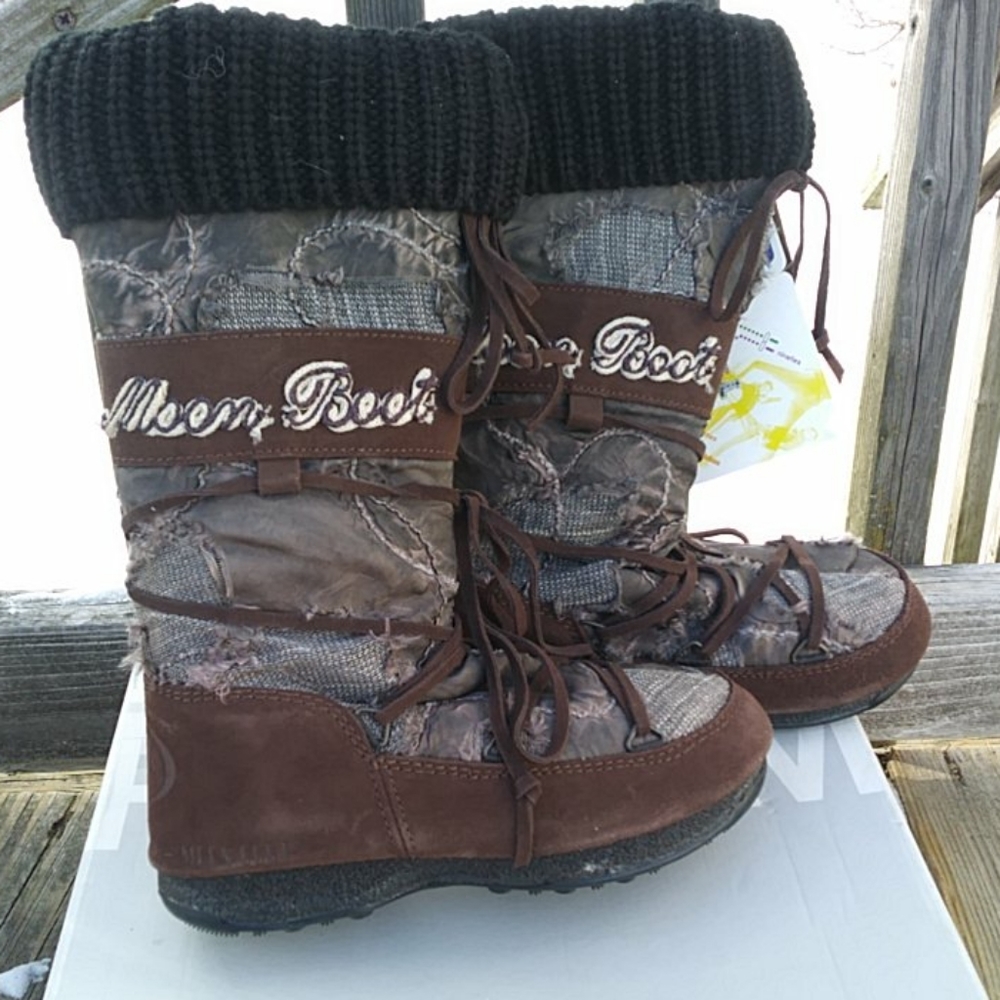 Moon Boot. Camo Rare! Fits Womens 5 - 6 Distressed Look!